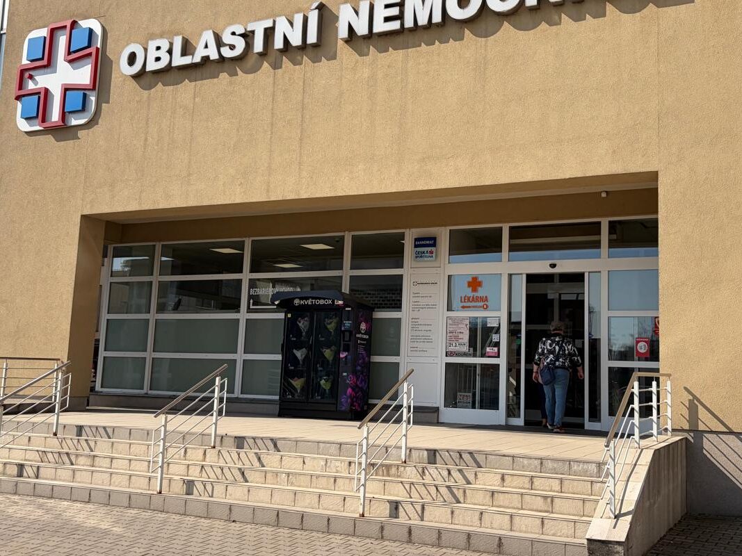 KVĚTOBOX najdete v areálu Nemocnice Kolín.